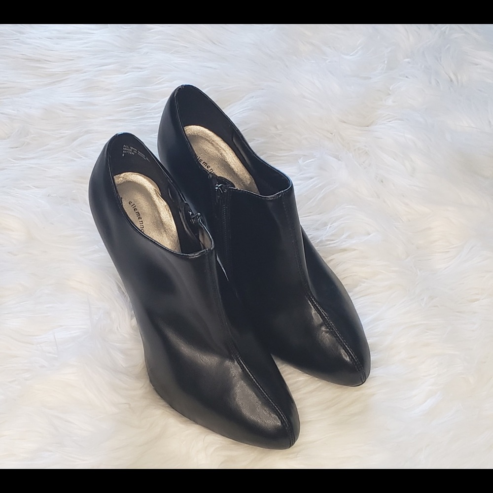 Ellemenno Black Ankle Boot SZ 8